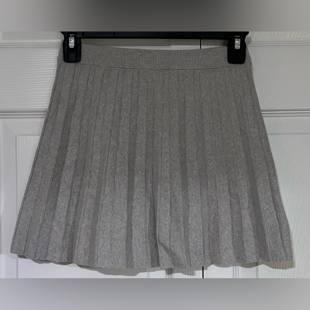 Girls Nordstrom Gray Pleated Skirt - Size 7/8